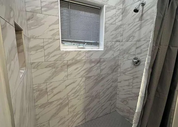 Homestay In Boston West Bellflower Street